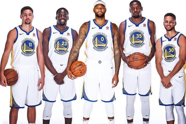 不拖泥带水 不拖泥带水